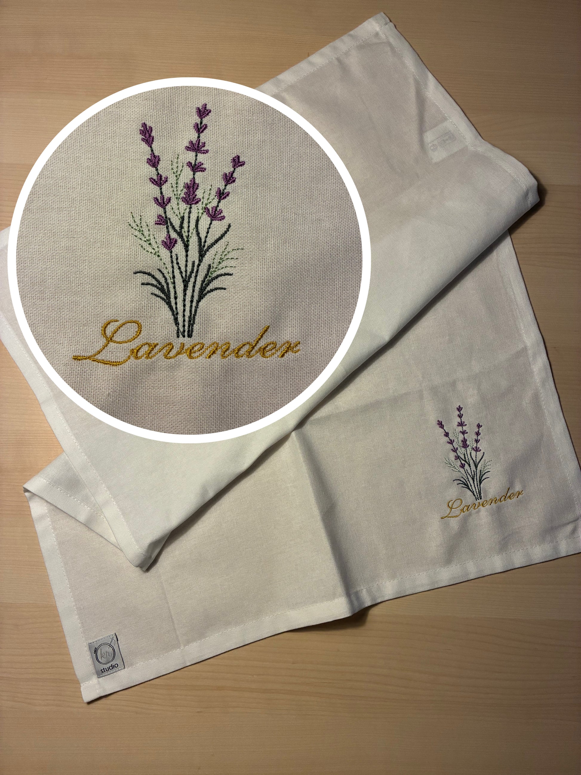 Geschirrtuch mit Kräuter-Stickerei